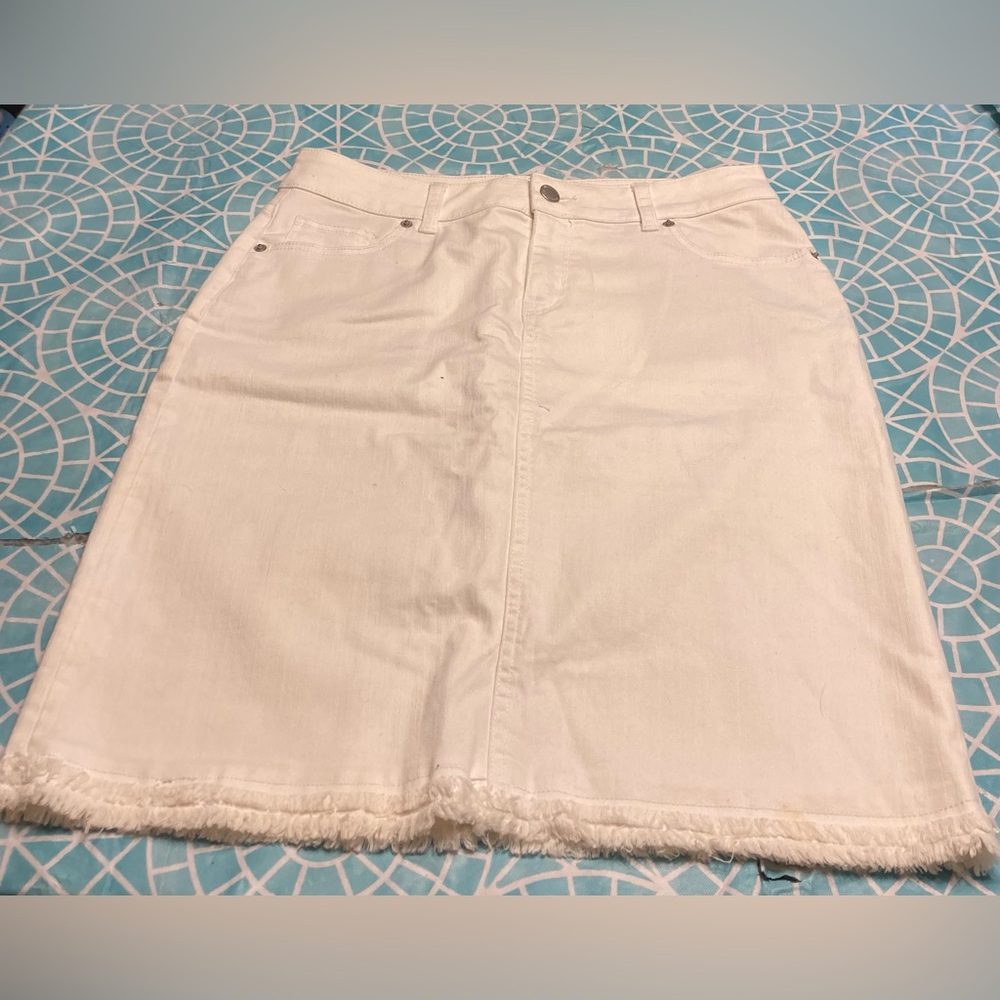 💛TODAY***$15***Westport white denim skirt.